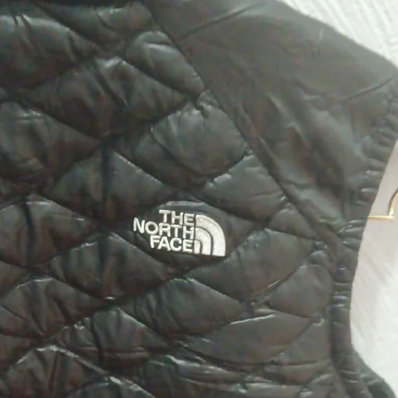 The North Face Women's Quilted Black Vest - Picture 7 of 8